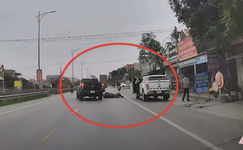 xe ban tai mo cua.jpg