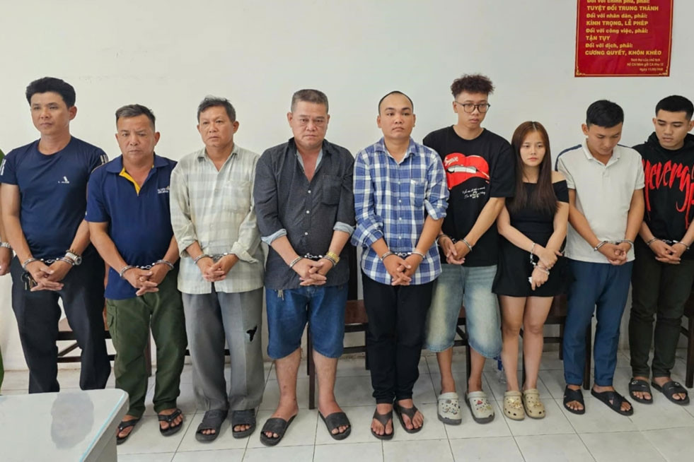 Bắt khẩn cấp 9 người vụ khiêng quan tài diễu phố ở chợ Bến Thành