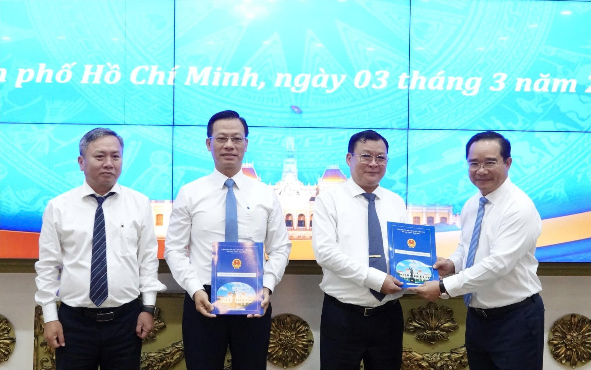 can bộ 3.jpg