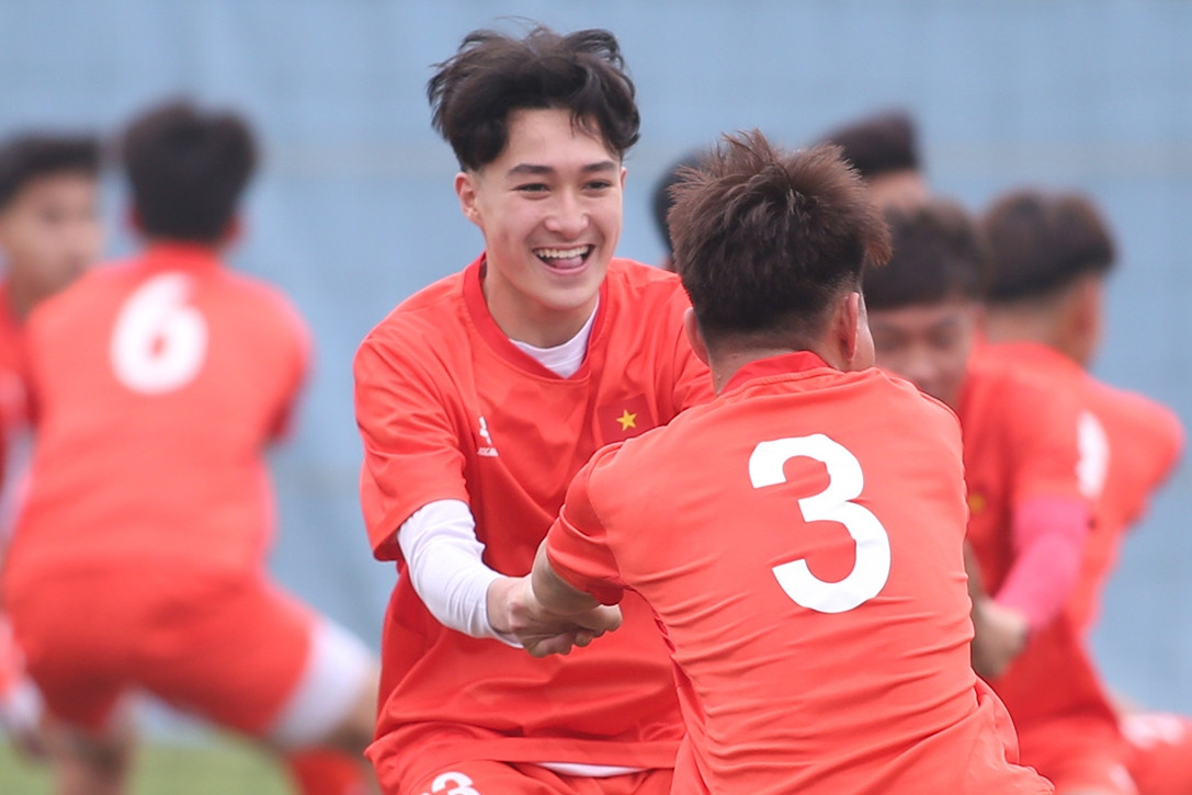 Cầu thủ Việt kiều Hà Lan được 'làm mẫu' ở U17 Việt Nam