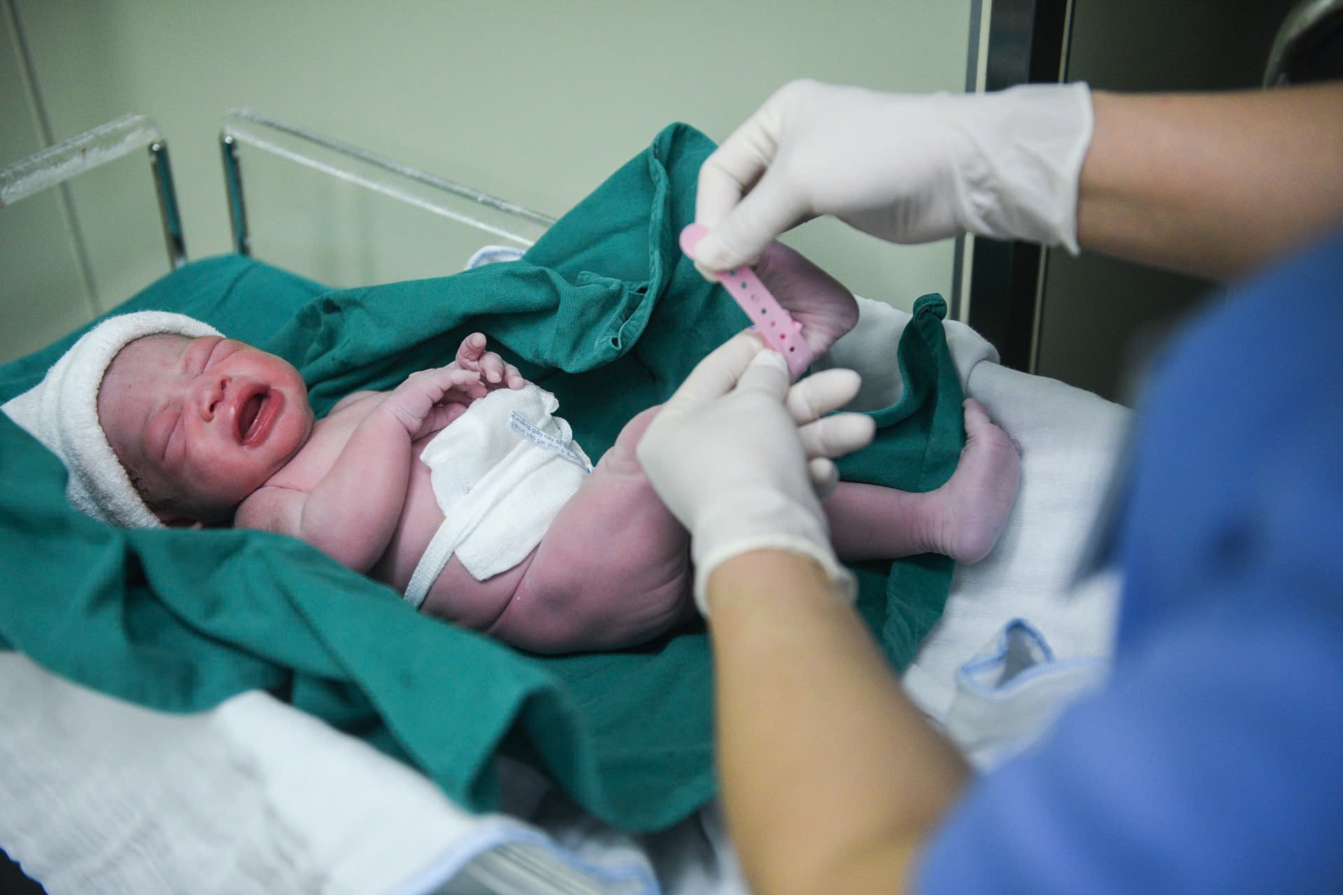 Dân số Việt Nam sẽ bắt đầu tăng trưởng âm sau 3 thập kỷ nếu giữ đà mức sinh thấp