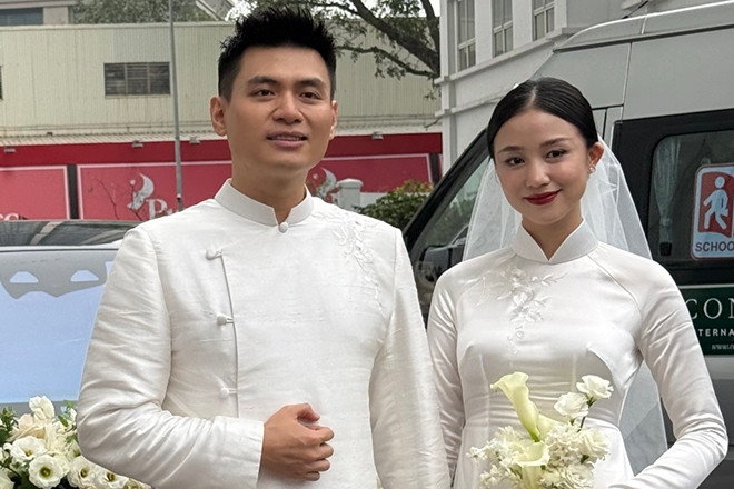 Diễn viên Salim xúc động trong lễ ăn hỏi với chồng doanh nhân