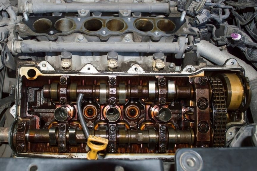 Engine oil leak gasket 1024x576 1.jpg