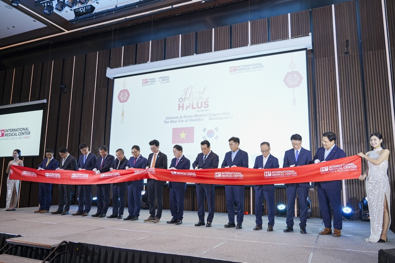 Khai trương phòng khám đa khoa quốc tế H Plus ở Hà Nội