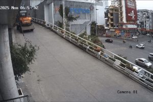 Máy xúc mất phanh lao xuống bờ kè, tài xế tử vong tại chỗ