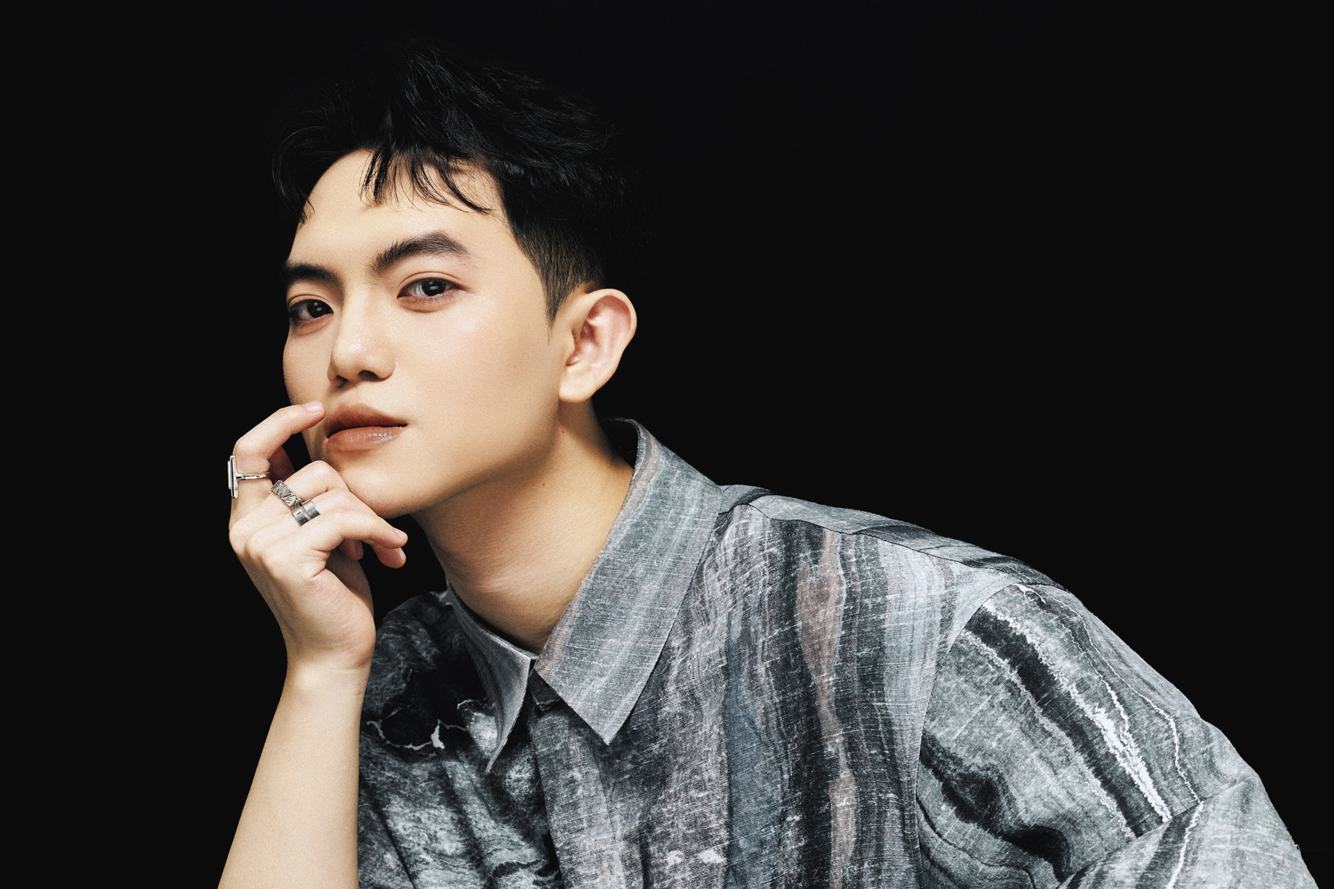 NTK mang chất liệu Việt và cảm hứng về giấy dó đến Milan Fashion Week