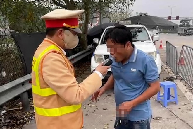 Tài xế xe đầu kéo vi phạm nồng độ cồn gấp 2,2 lần mức 'kịch khung' trên cao tốc