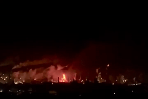 Ukraine sẵn sàng ký thỏa thuận với Mỹ, UAV tấn công nhà máy lọc dầu lớn của Nga