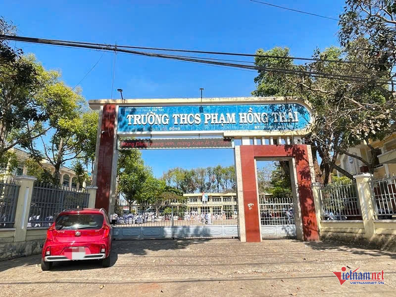 W-Nữ sinh bị hành hung 2.jpg