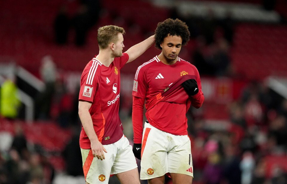 www_thesun_co_uk manchester uniteds joshua zirkzee dejected 976588865.jpg