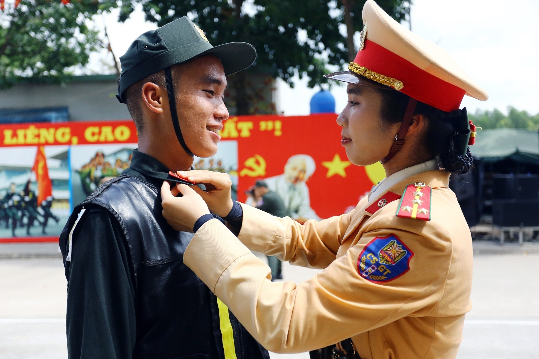 Giấc mơ làm công an của 2 chị em và những ngày vượt nắng mưa cho diễu binh 30/4