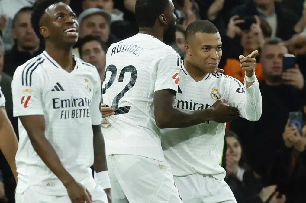 Ancelotti bật mí cú đá phạt của Mbappe, trách Real Madrid