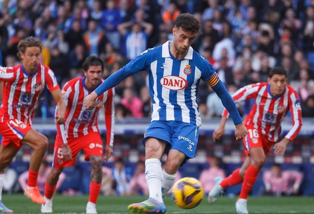 Atletico ‘giương cờ trắng’ với Barca, Real Madrid