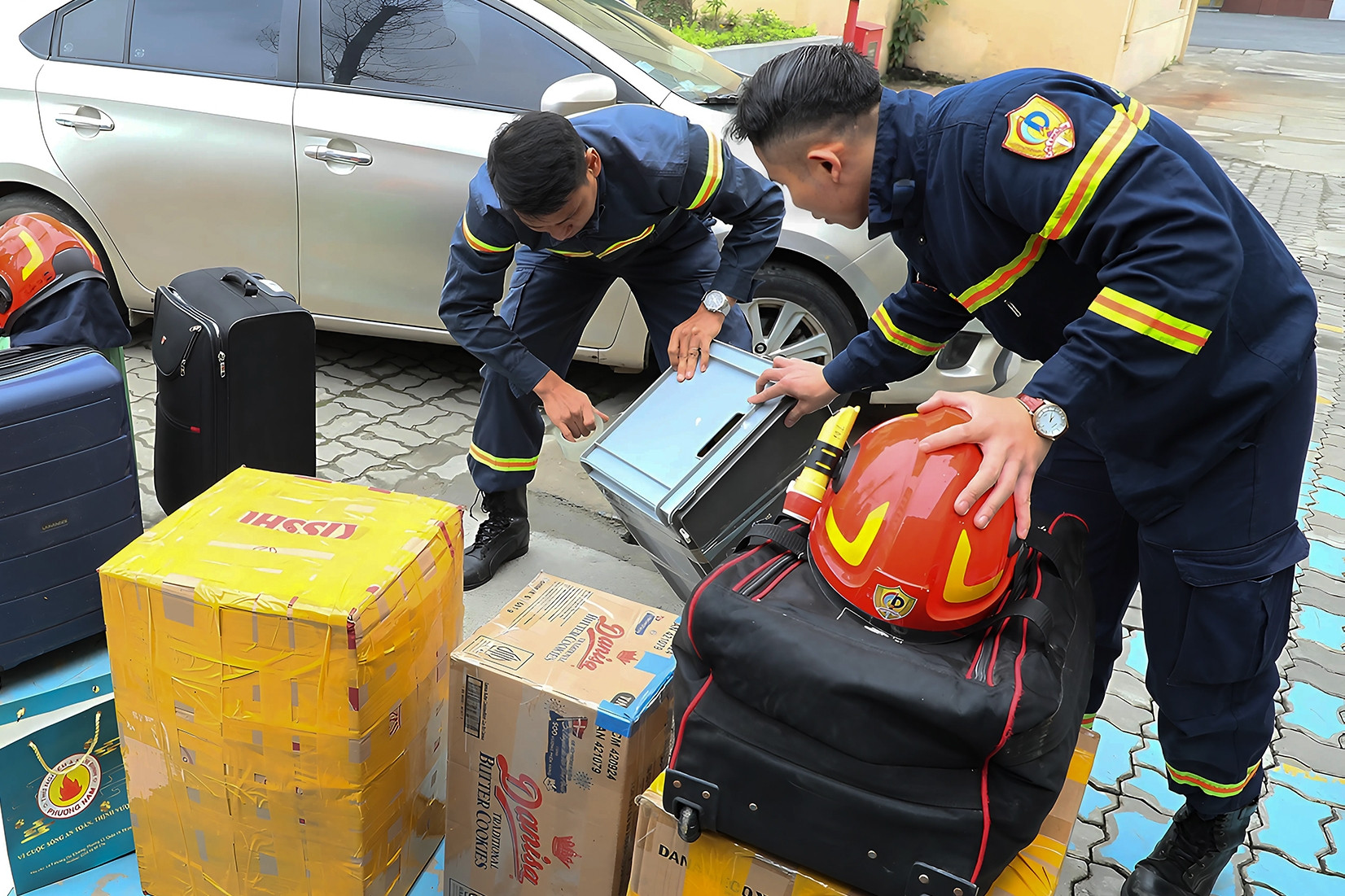 Đội cứu hộ Bộ Công an mang flycam, radar sang Myanmar tìm nạn nhân động đất