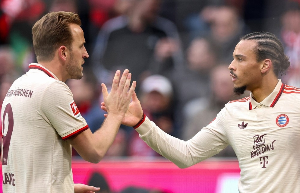 Harry Kane chói sáng, Bayern Munich thắng hú vía