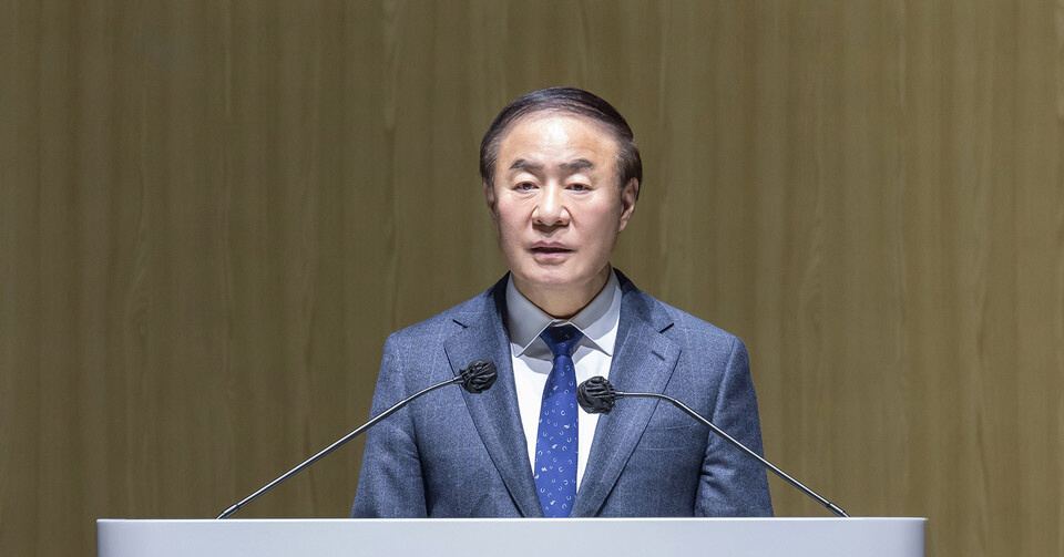 Hệ thống CEO kép của Samsung bị đặt câu hỏi