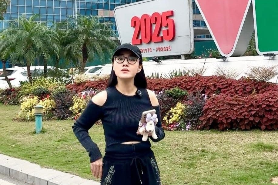 Không nhận ra vẻ ngoài trẻ trung, cá tính của MC Hoài Anh VTV