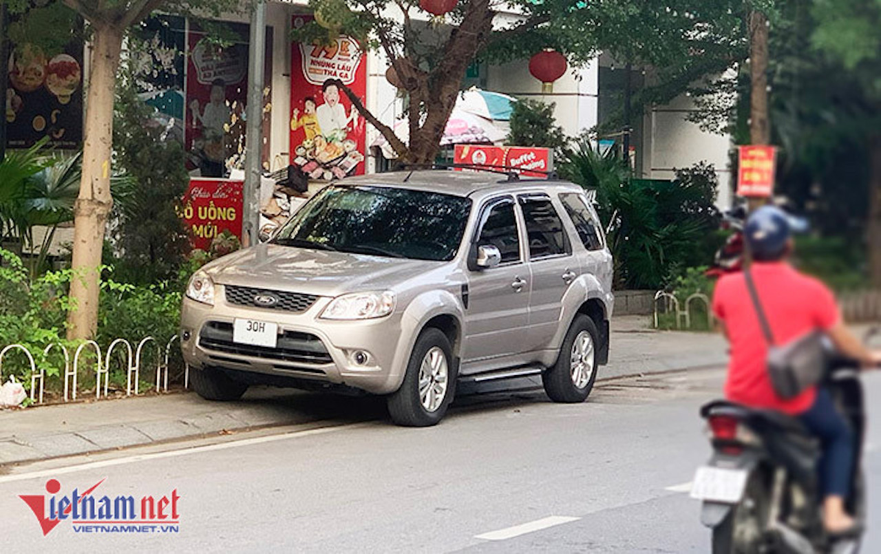 kieu do xe mot nua tren via he va mot nua duoi long duong giup gon gang hon dang ke nhung lai co the bi xu phat nang anh hoang h 6d3464bdd88d4ffe98b166e54674b1a1.jpg