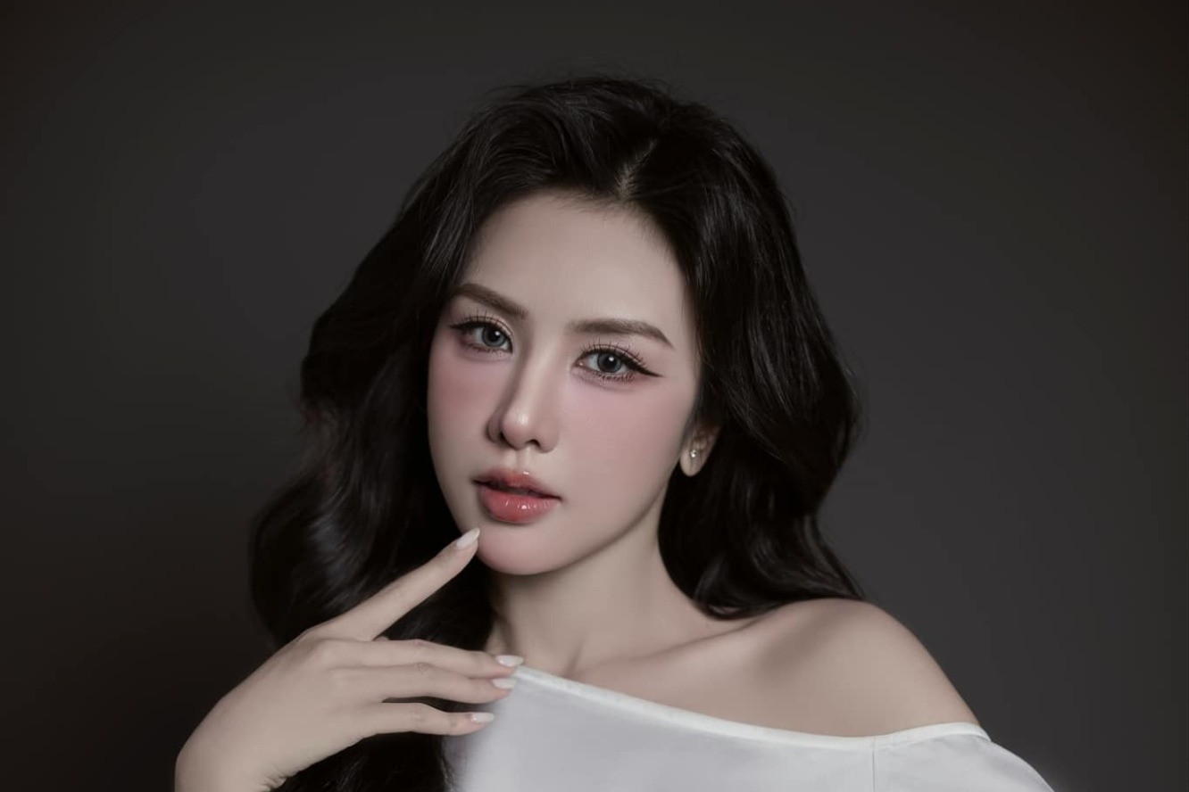 Nhan sắc và học vấn đáng nể của con gái NSND Trần Nhượng