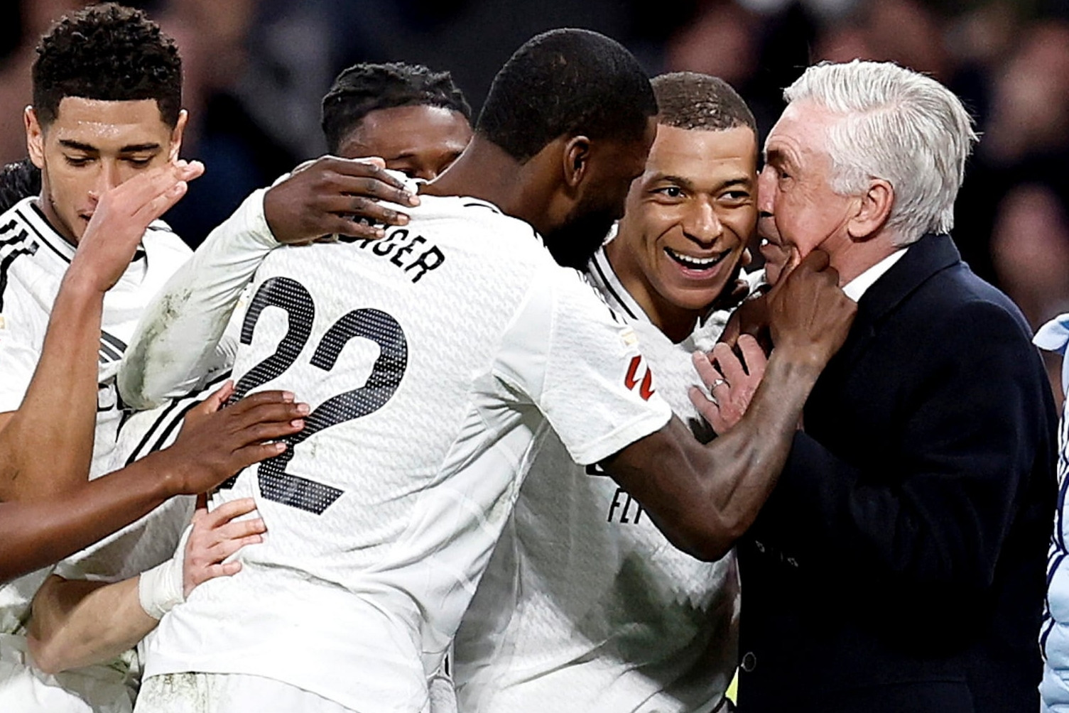 Real Madrid thắng nghẹt thở: Siêu nhân Mbappe