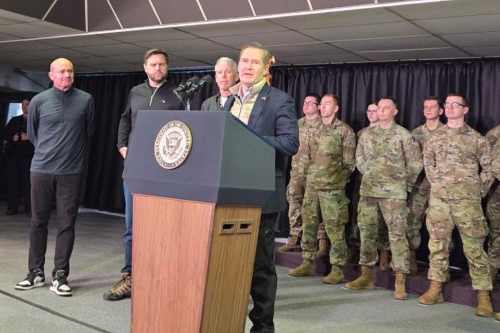 Rộ tin Phó Tổng thống Mỹ muốn ông Trump sa thải cố vấn an ninh quốc gia