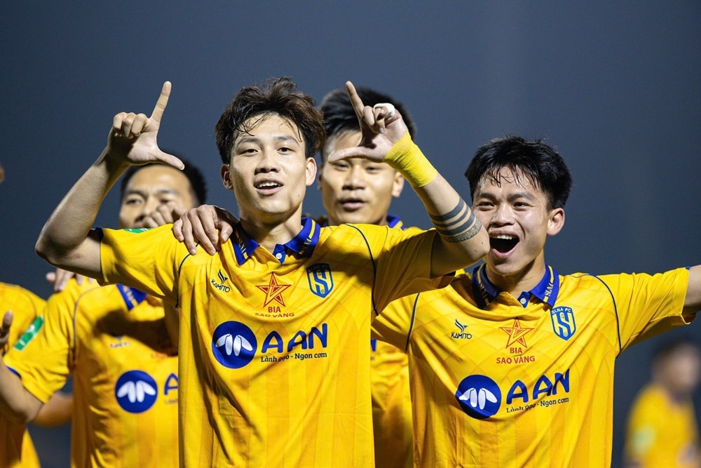 Sao U22 Việt Nam tỏa sáng, SLNA vào bán kết Cúp Quốc gia