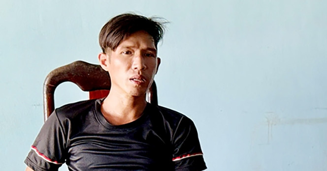 Cha dượng tung con riêng 8 tuổi của vợ lên cao rồi để rơi xuống dẫn đến hôn mê