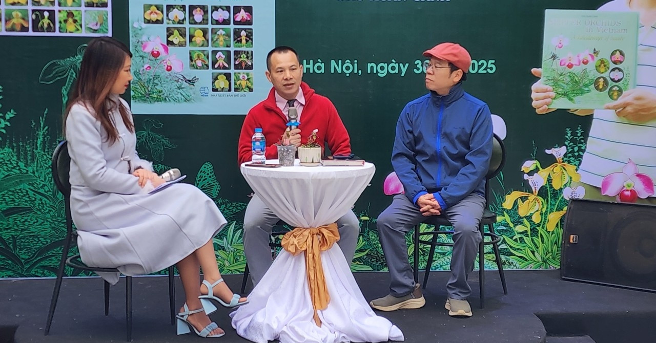 Cuốn sách song ngữ đầu tiên về lan hài Việt Nam