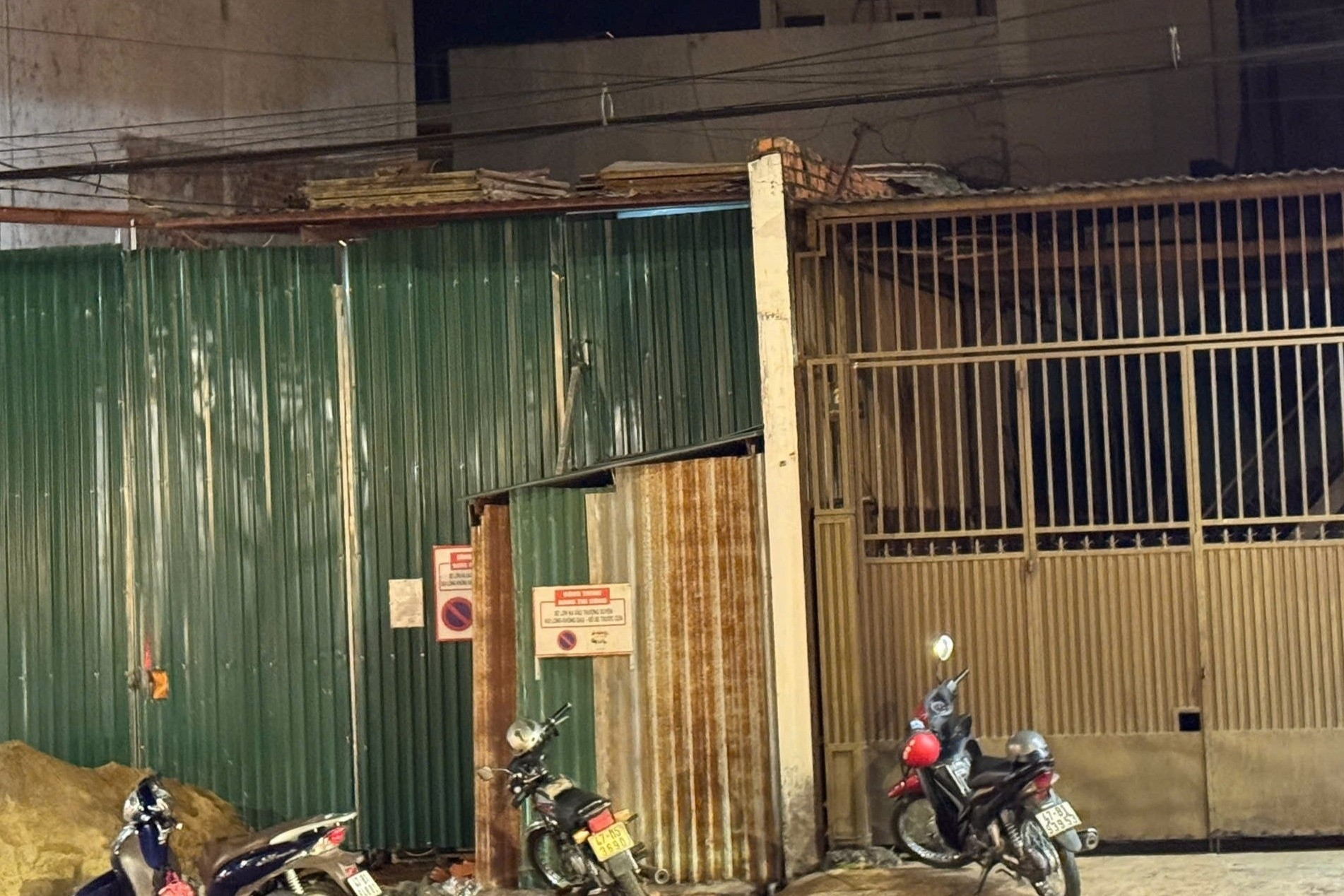 Nghi đào móng xây nhà 7 tầng làm đổ sập nhà 3 tầng của hàng xóm