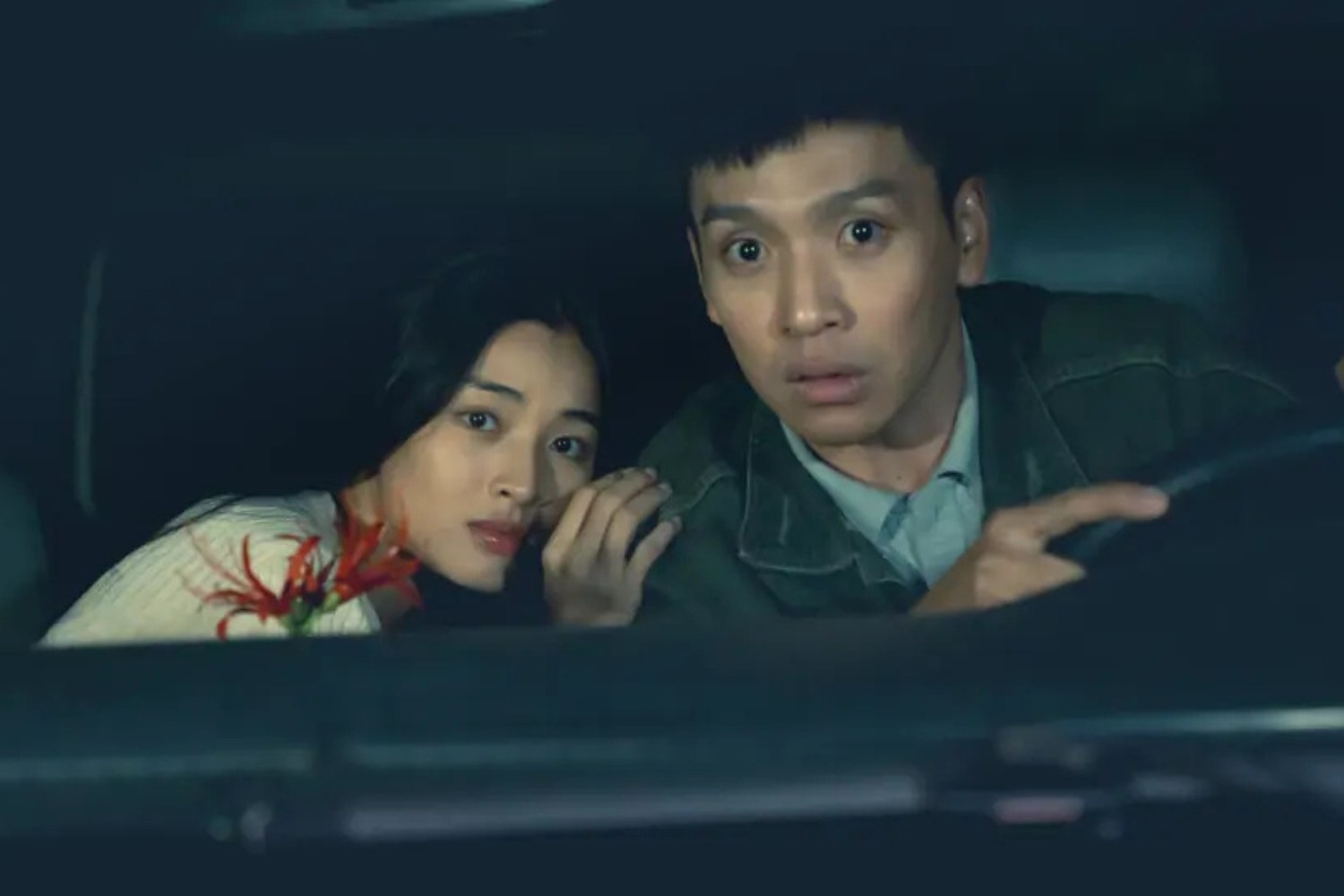 Doanh thu gây bất ngờ của phim Việt gây ồn ào bằng vụ dùng xe cấp cứu đi ra mắt