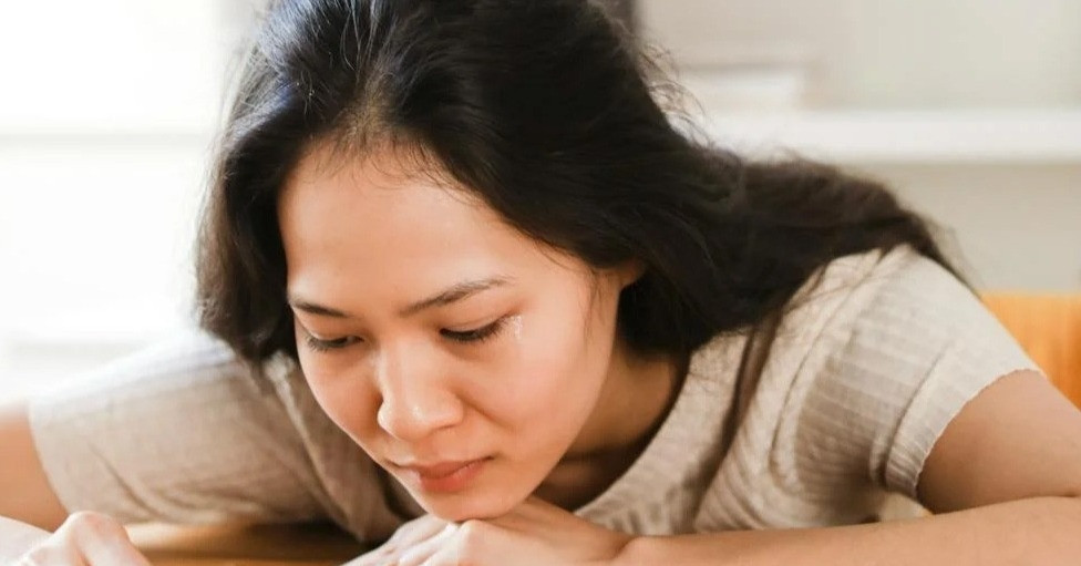 Gặp lại tình đầu sau buổi họp lớp 25 năm, người phụ nữ mất cả gia đình