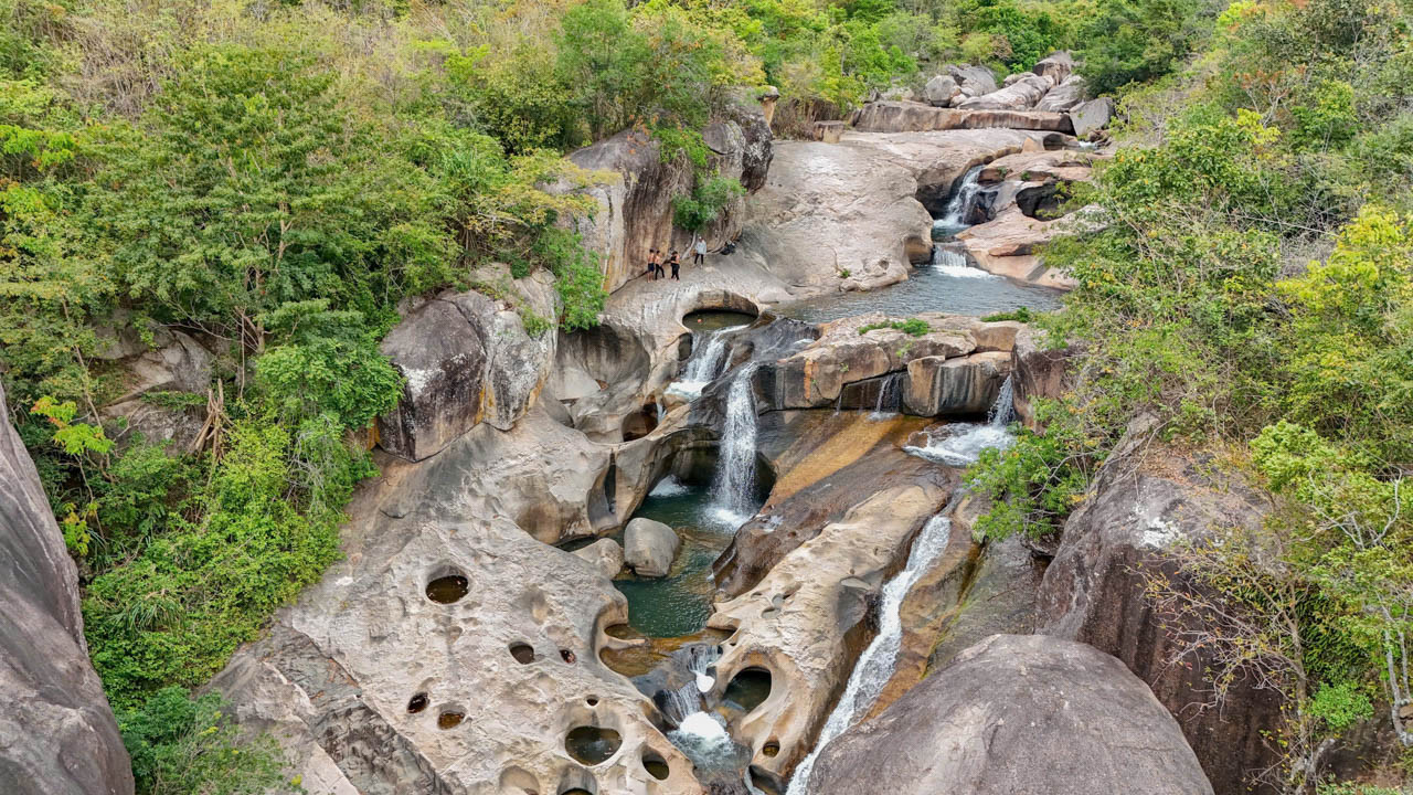 HỒ VÔ CỰC
