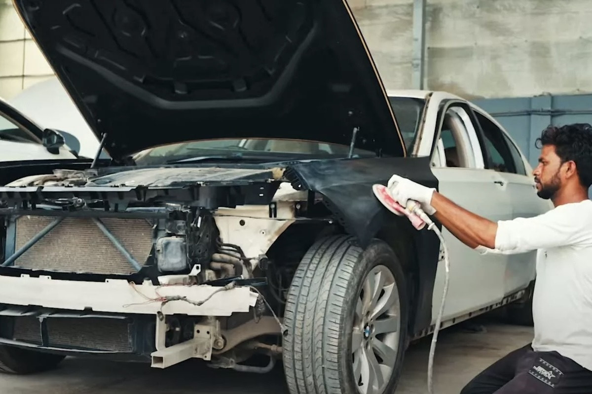 Kỹ sư 'hô biến' BMW 7-Series 15 năm tuổi thành phiên bản cực choáng