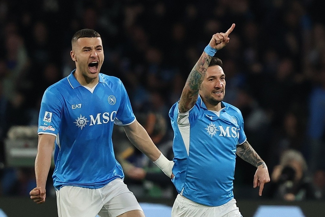 Napoli đẩy AC Milan ngày càng xa top 6