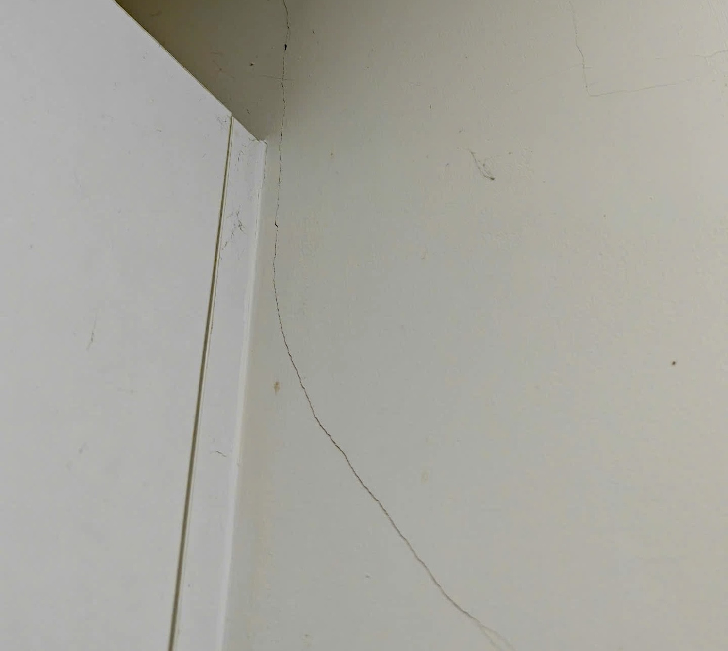 nứt tường 1.jpg