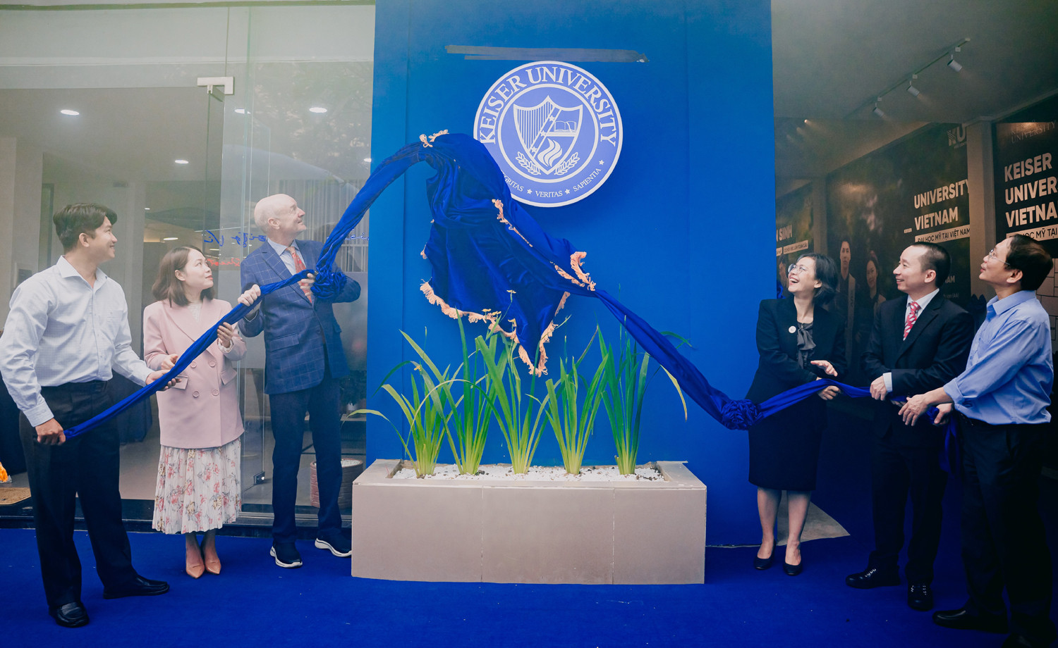 ra mat KUV Hue 1.jpg