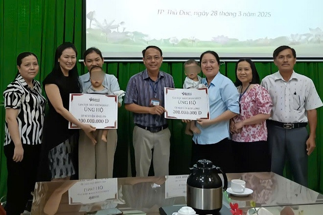 Trao 400 triệu đồng đến 2 bé mồ côi được nuôi dưỡng tại Làng Thiếu niên Thủ Đức