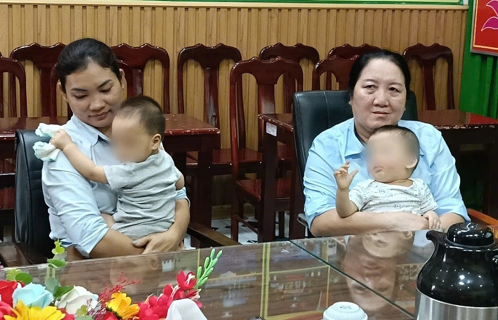 trao tiền Kim Long Bình An (4).jpg