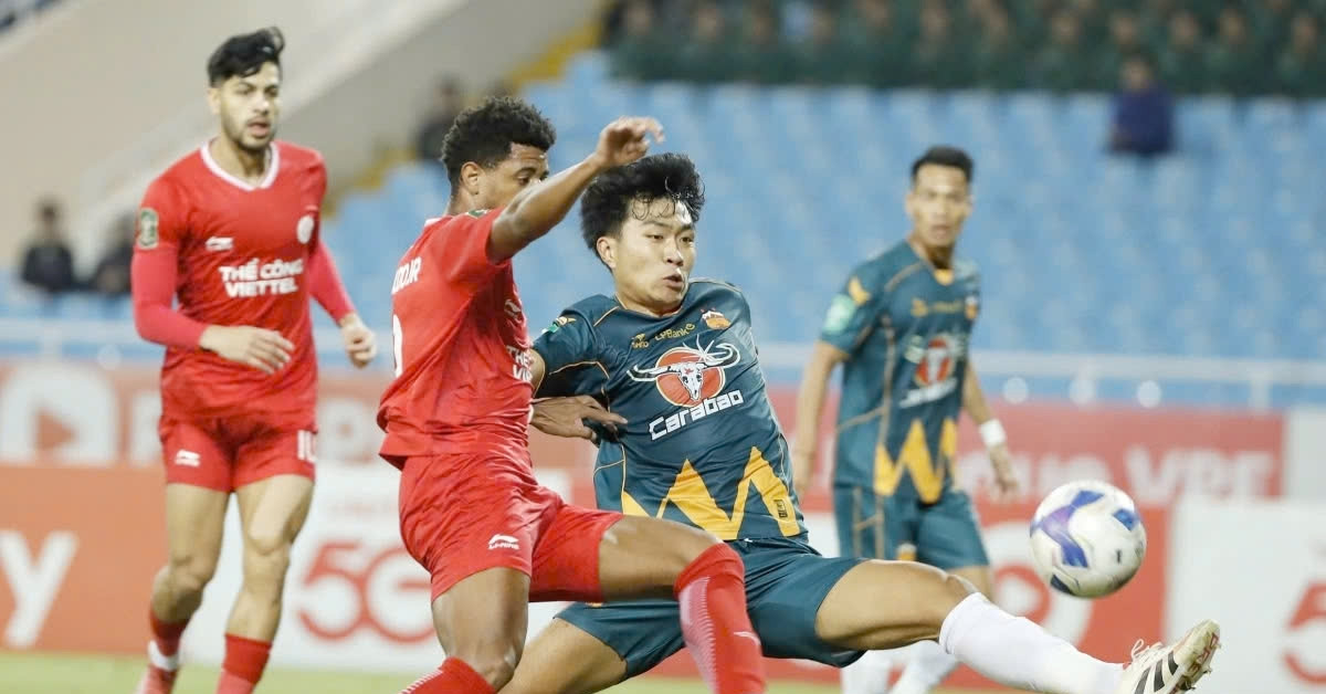 Trung vệ tuyển Việt Nam chấn thương, HLV Kim Sang Sik thấp thỏm