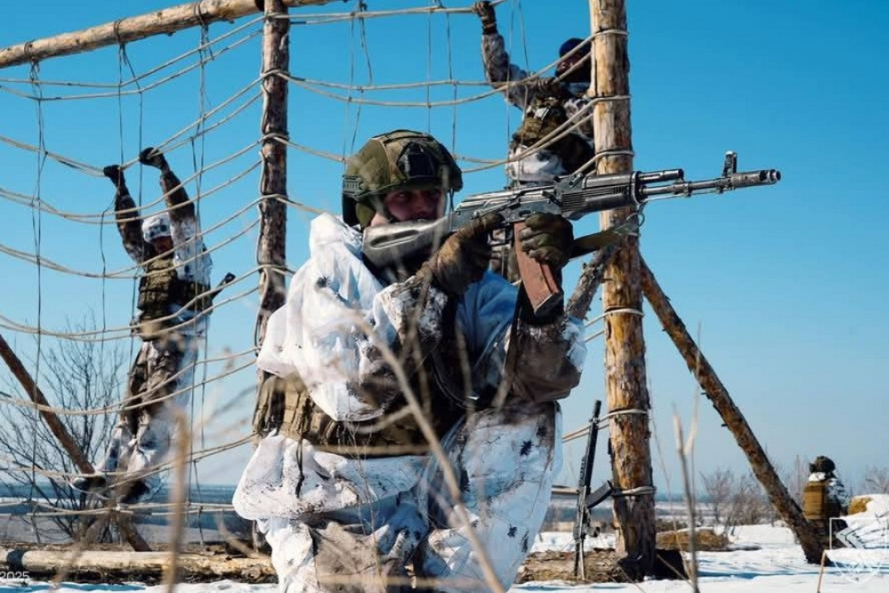 Ukraine cố phản công ở Donetsk, thành phố Kharkiv bị bắn phá xuyên đêm