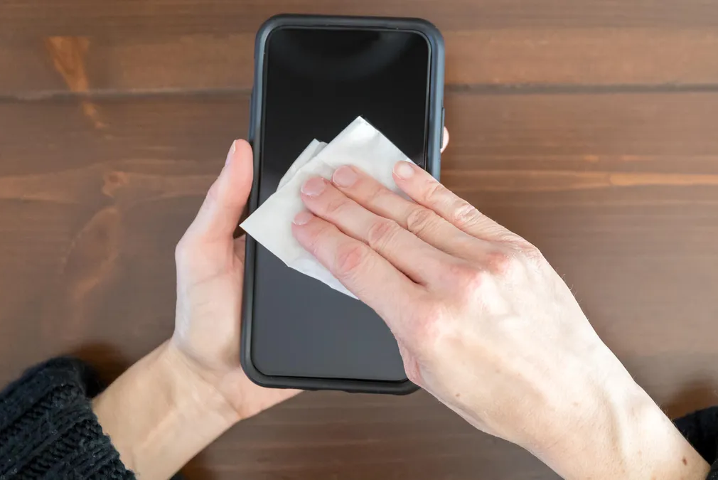 ve sinh dien thoai dung cach.png