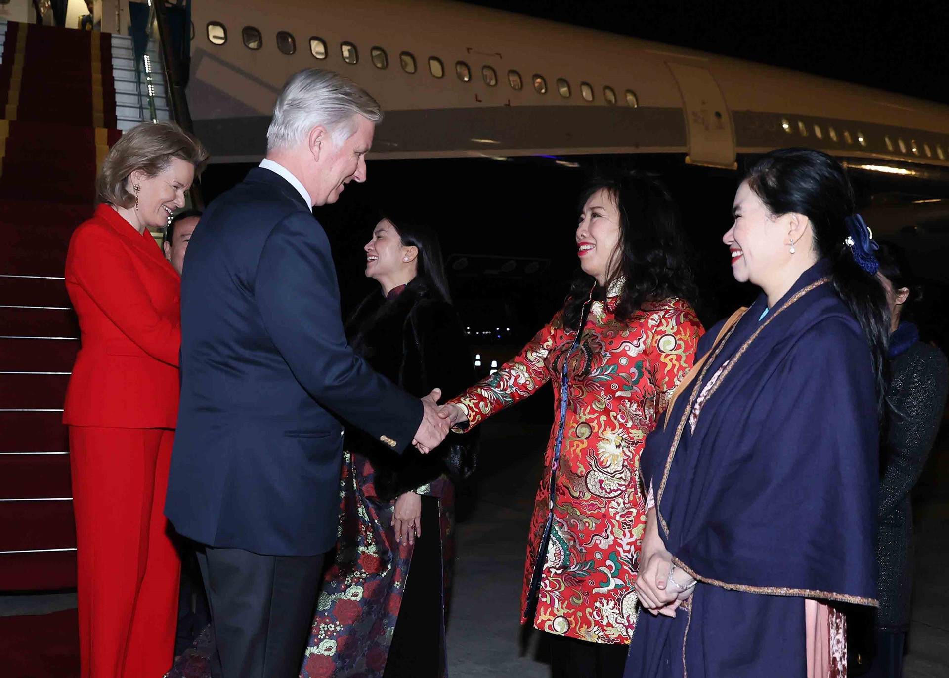 vna_potal_nha_vua_va_hoang_hau_bi_den_ha_noi_bat_dau_tham_cap_nha_nuoc_viet_nam__7943776.jpg