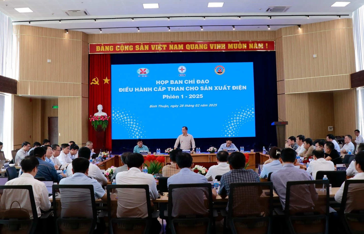 Đảm bảo đủ than cho phát điện mùa khô năm 2025