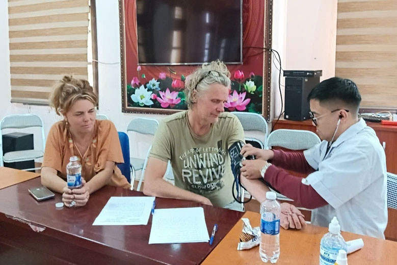 Gần 30 người băng rừng tìm du khách Hà Lan mất tích khi leo Fansipan