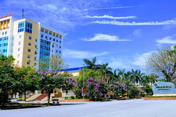 Nữ sinh đại học ở Thanh Hóa rơi từ tầng cao xuống đất tử vong