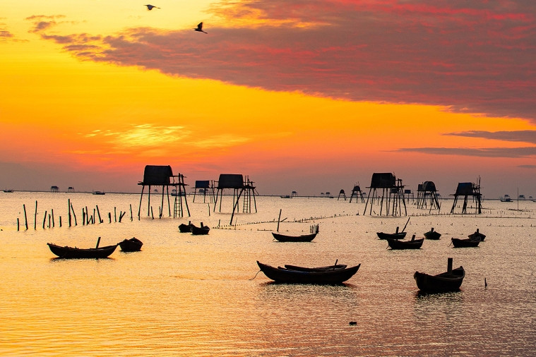 Tỉnh nào có diện tích nhỏ, chưa từng bị sáp nhập, đổi tên?