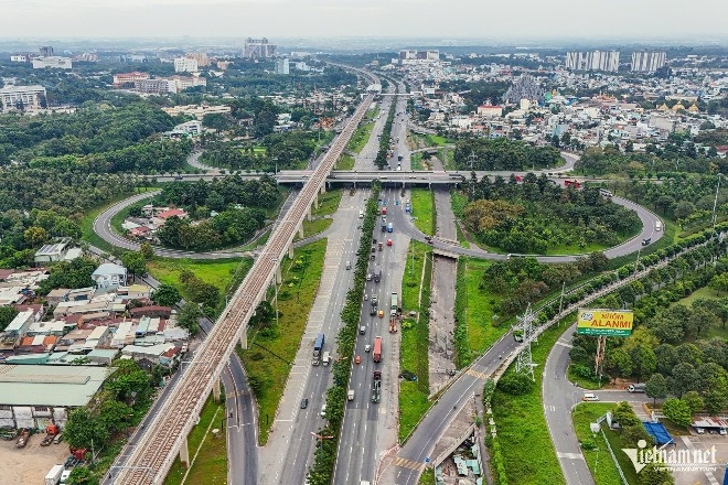 Xa lộ Hà Nội của TPHCM mở rộng 15 năm vẫn chưa về đích