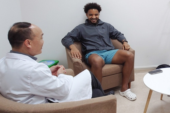 Xuân Son và Tấn Tài báo tin vui với người hâm mộ