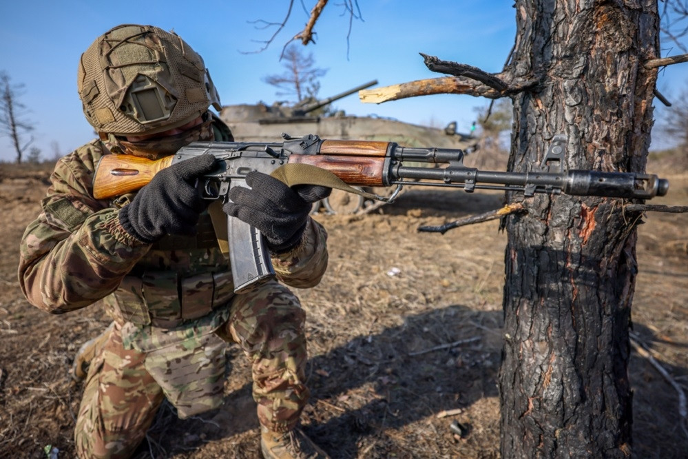 Nga phá vỡ tuyến phòng thủ ở Zahryzove, Ukraine tập kích sở chỉ huy tại Donetsk