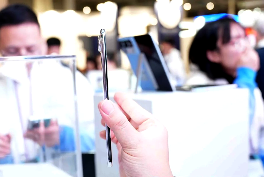 Tecno sppark slim 3.png